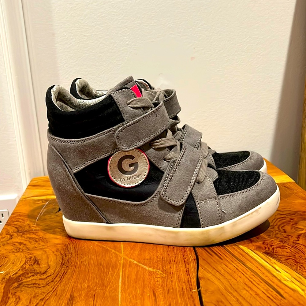 Selling size 9 women’s Guess sneakers